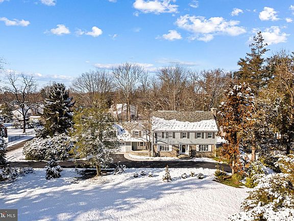 2nd image of 2005 Makefield Rd