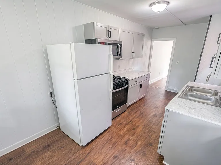 645 Camp St — Photo 8