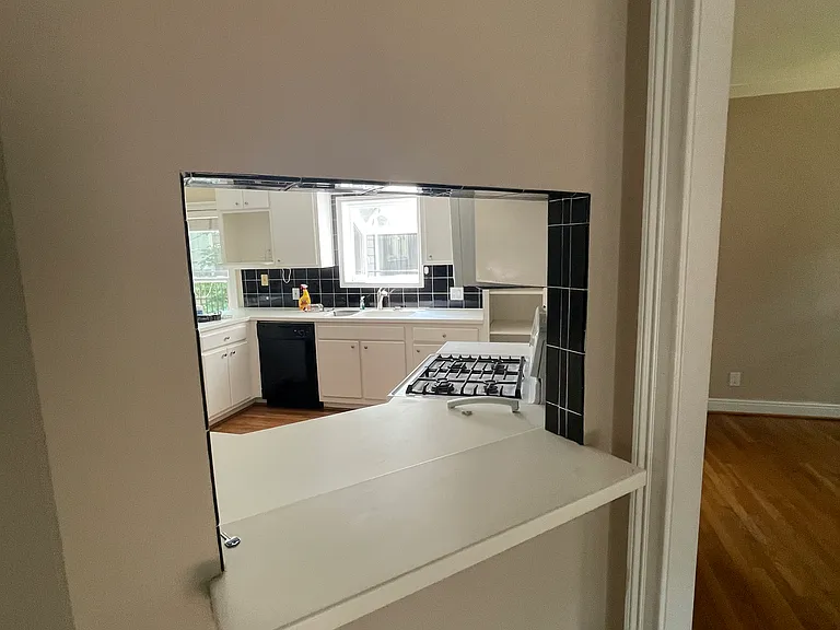 336 Peachtree Ave NE — Photo 3