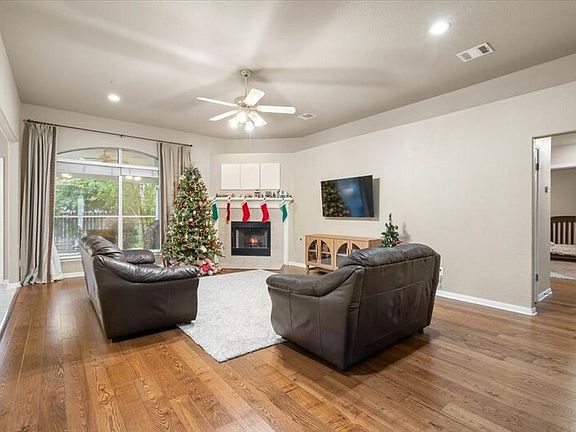3rd image of 920 Savanna Ln