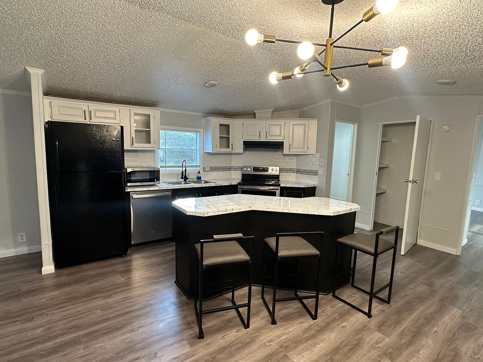3 bed, 1216 sqft, $1,800 — Photo 4