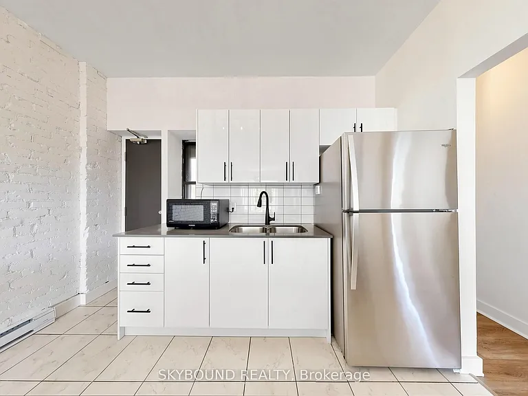 133 Wineva Ave #F — Photo 15