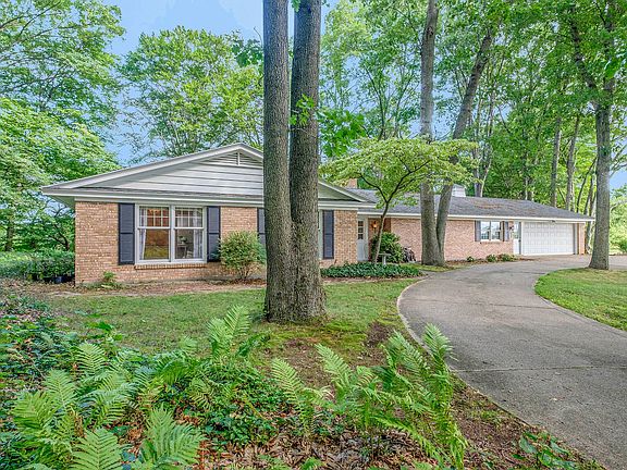 4th image of 422 Lake Dr