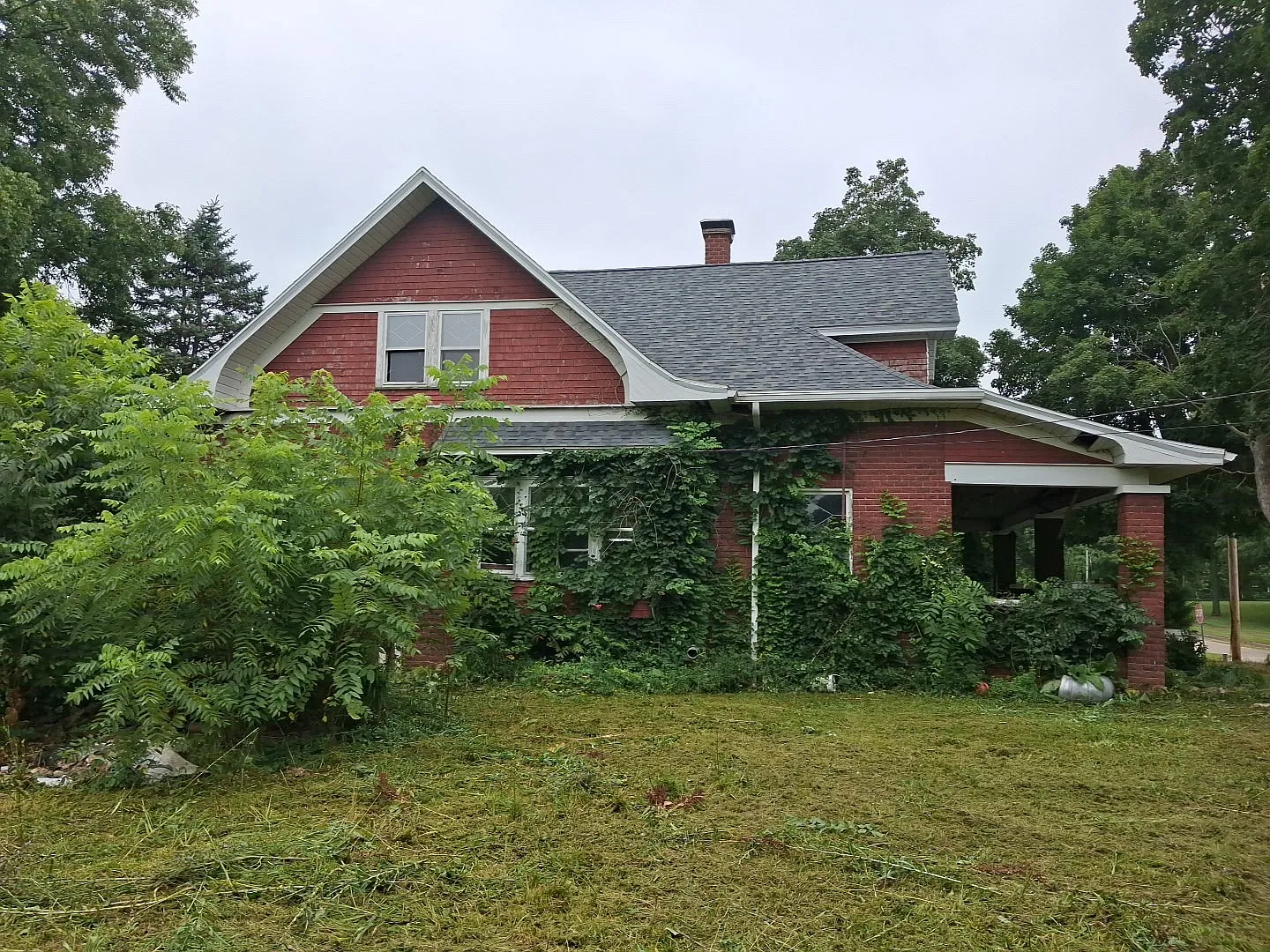 5 bed, 2849 sqft, $900 — Photo 1