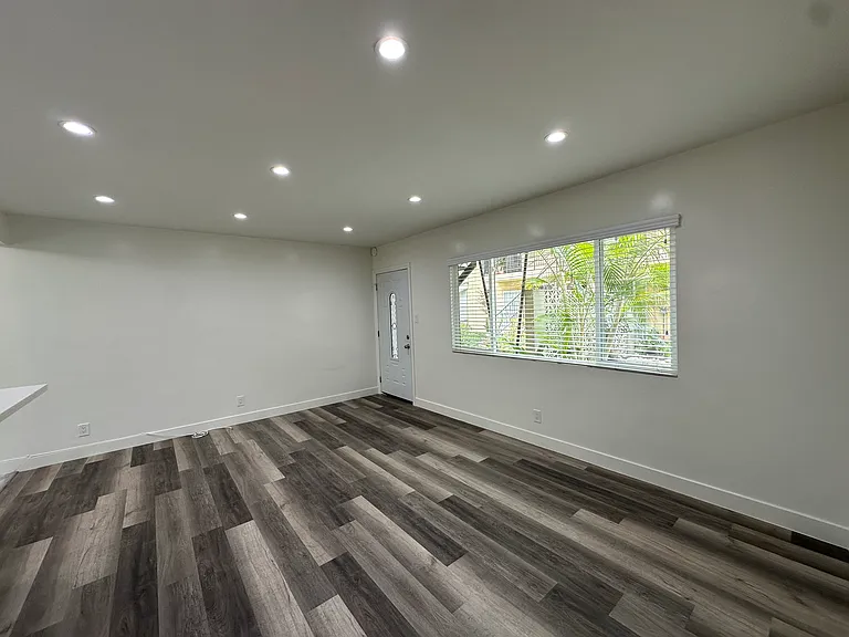 11037 Barnwall St #4 — Photo 4