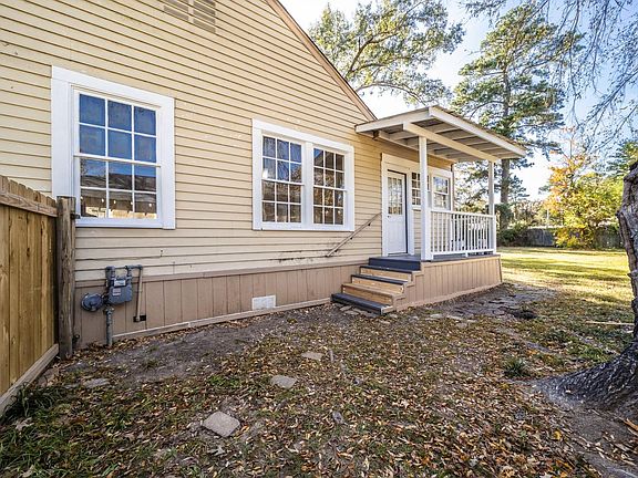 3rd image of 9244 Simmons Pl