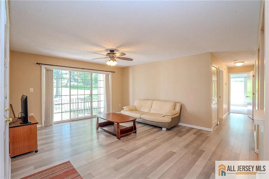 2 bed, 2.0 bath, 1113 sqft, $2,450 — Photo 2