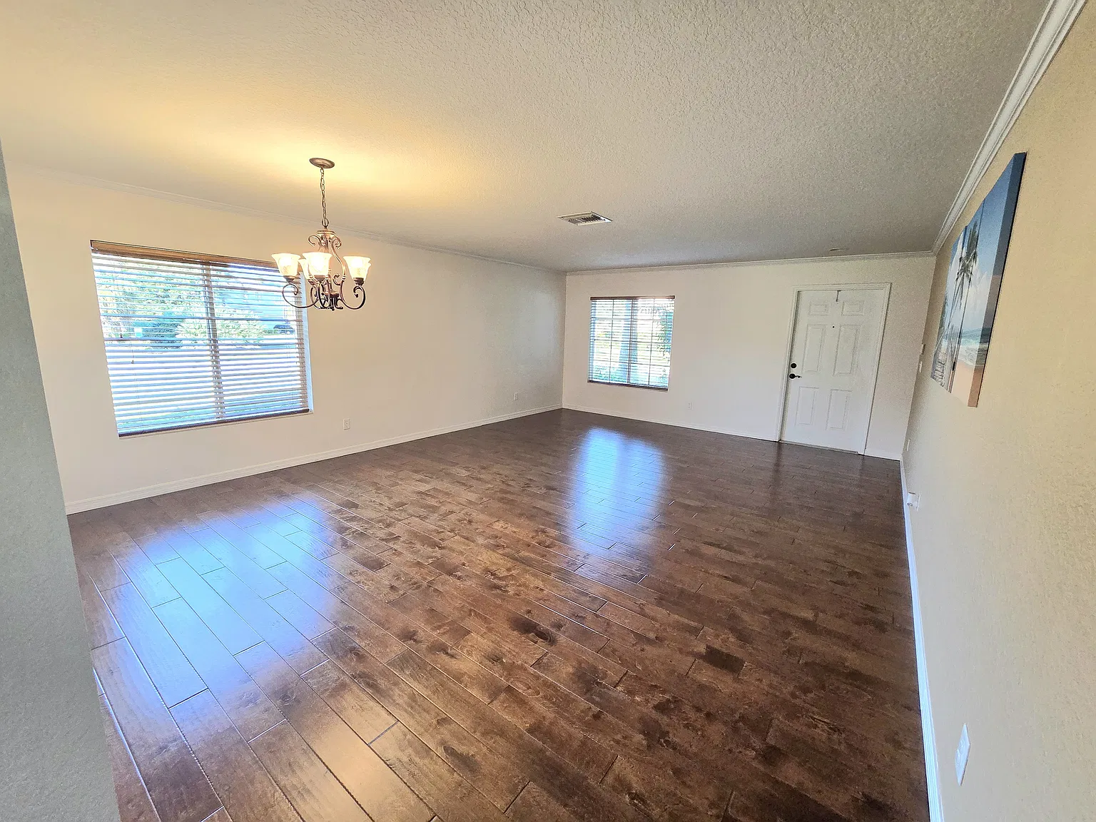 4 bed, 2.5 bath, 2600 sqft, $3,200 — Photo 4