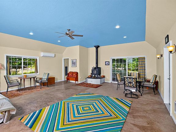 3rd image of 113 Tanager Ln