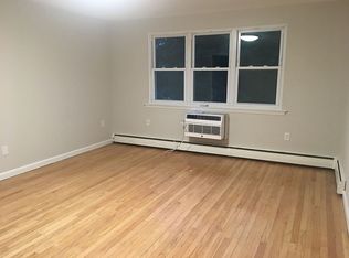 49 Sky View Dr APT 4, West Hartford, CT 06117