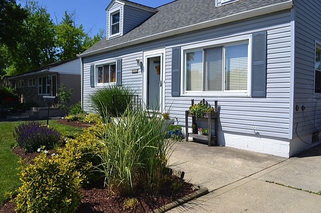 1st image of 4233 Beechgrove Dr