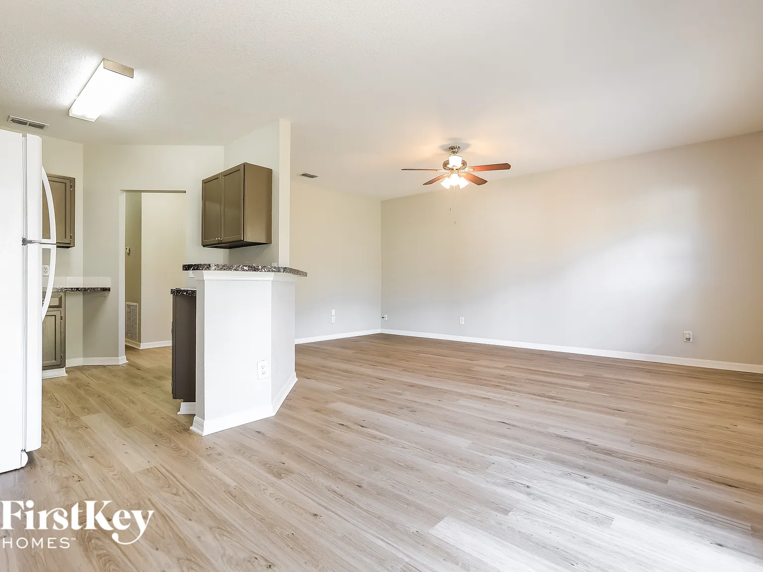 4 bed, 2.0 bath, 1400 sqft, $1,910 — Photo 4