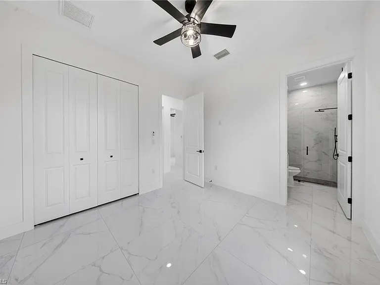 1213 Dodwin St E — Photo 16