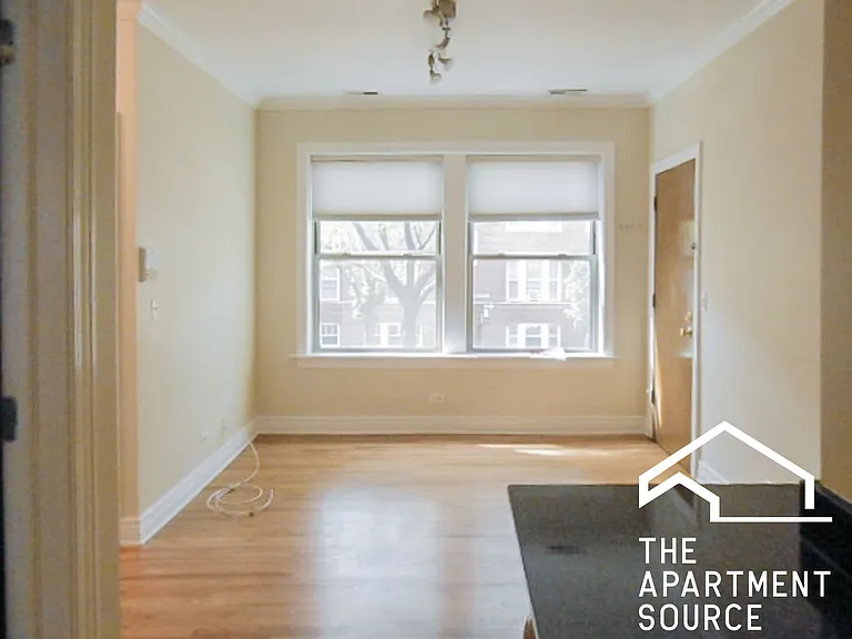 1214 W Waveland Ave #1 — Photo 4