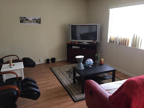 Living Room pic 1