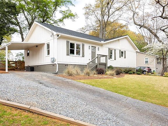 2nd image of 3300 Ridgecrest Rd SE