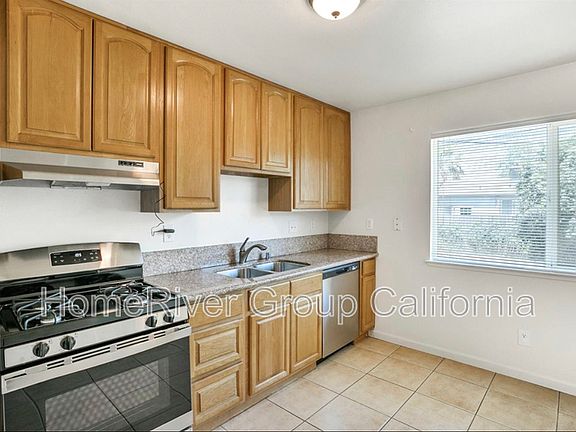 5th image of 1433 Atherton St