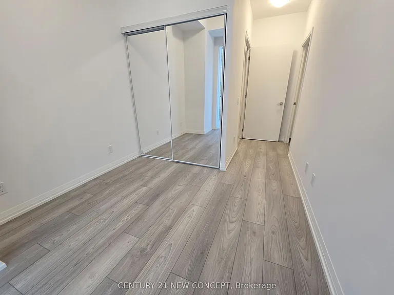 400 King St W #712 — Photo 5