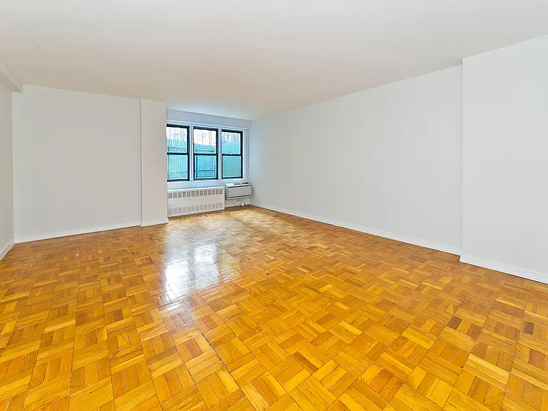 200 E 15th St #2A — Photo 3
