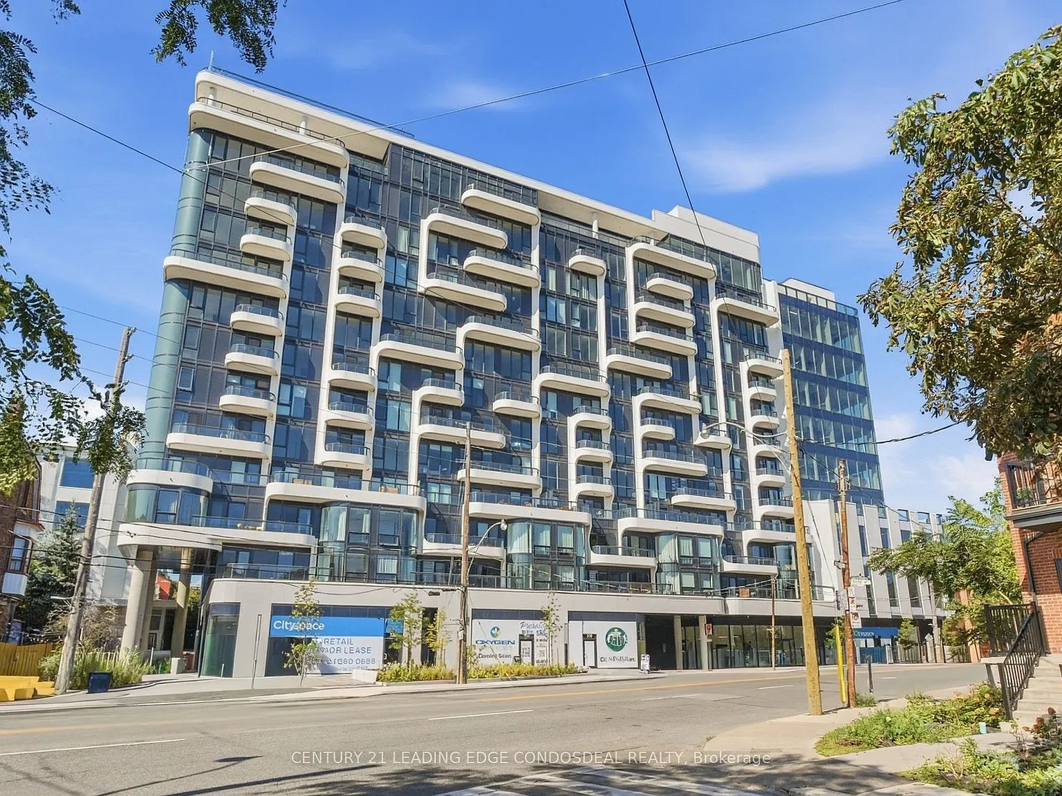 322 Dupont St — Photo 3