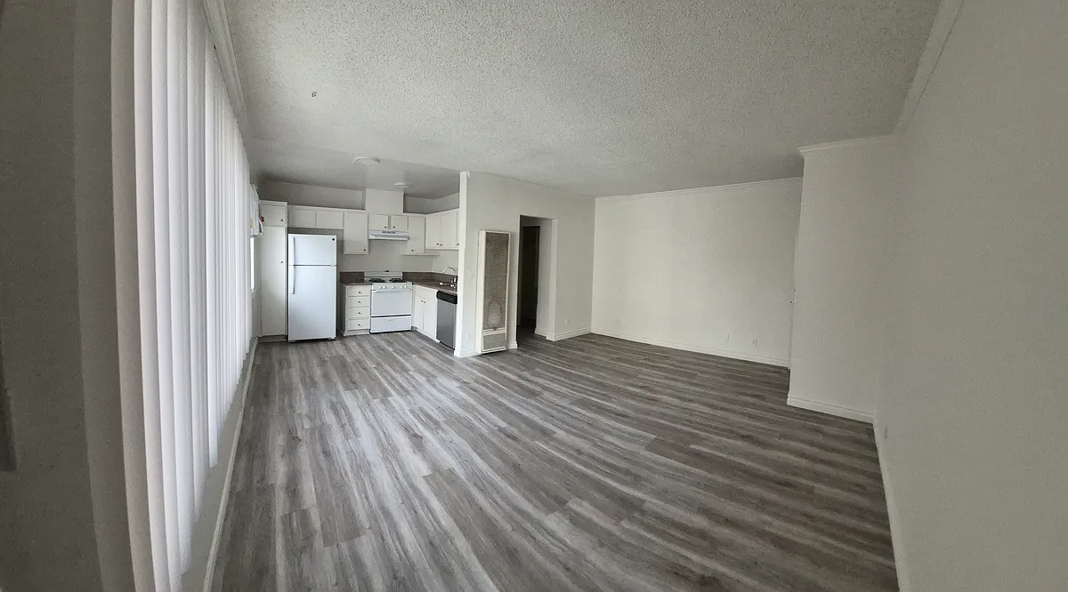 Building Photo - 5545 Lindley Ave #10