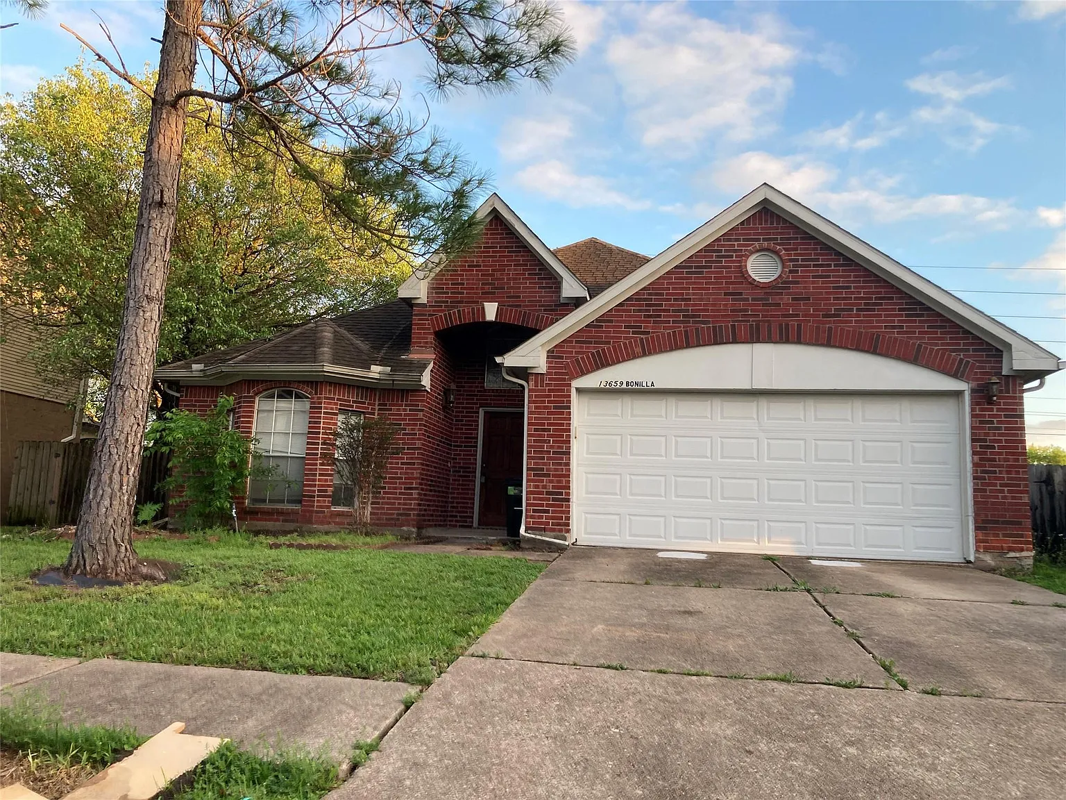 3 bed, 2.0 bath, 1912 sqft, $2,000 — Photo 2
