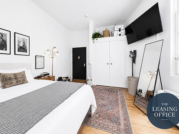 4th image of 130 Christopher St APT 3