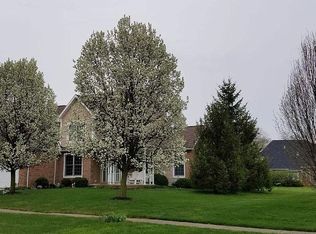 421 Winter Pine Dr, Findlay, OH 45840