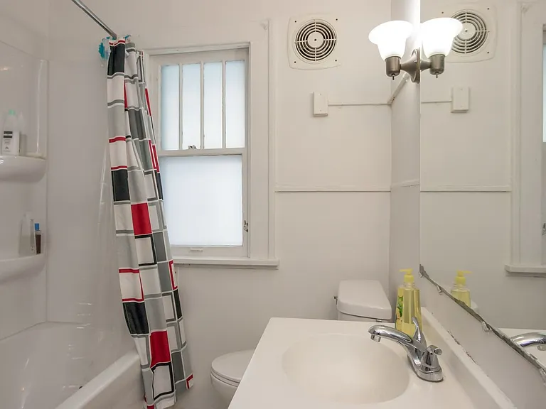 728 E College St — Photo 5