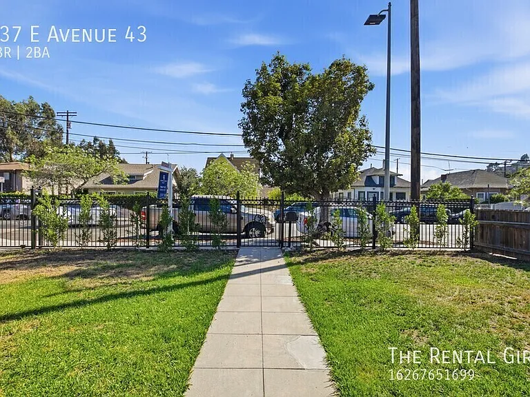 137 E Avenue 43 — Photo 32