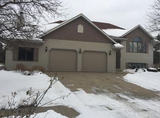 2527 Mayowood Ln SW, Rochester, MN 55902