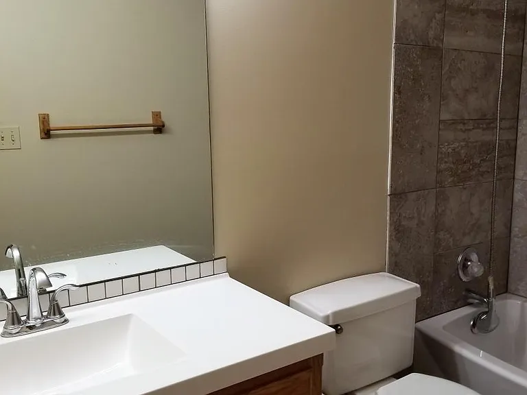 1901 Cherokee Dr — Photo 13