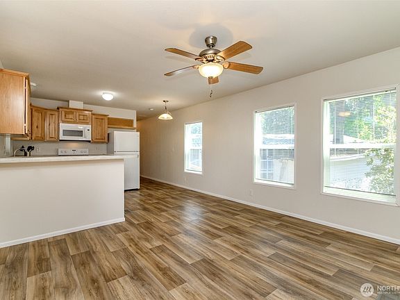 5th image of 12621 113th Avenue Ct E #171