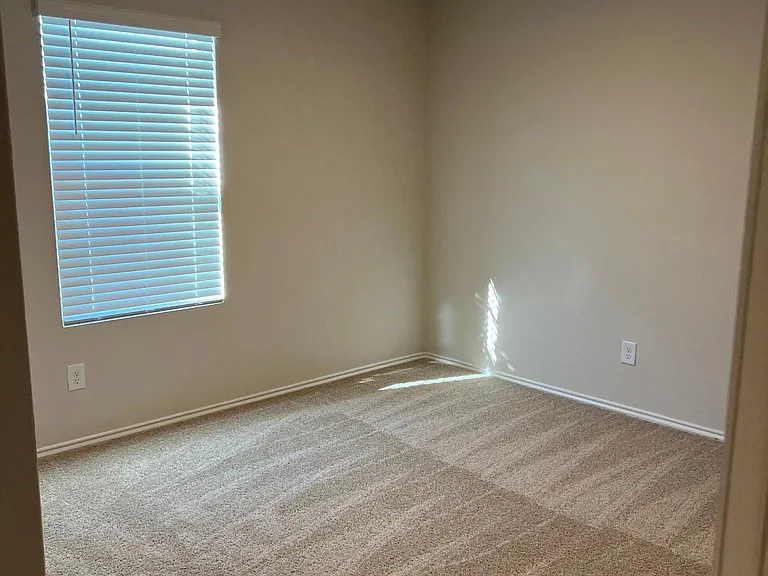 937 Armadillo Dr — Photo 7