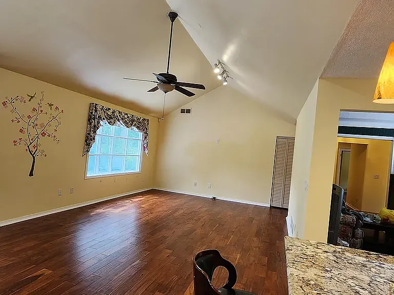 6108 Williams Rd — Photo 7