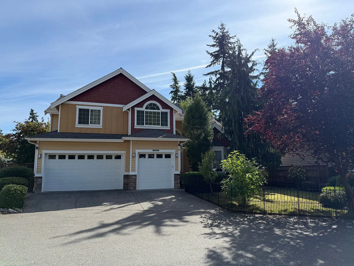 Beautiful Edmonds Home with Space, Style & Convenience — Photo 2