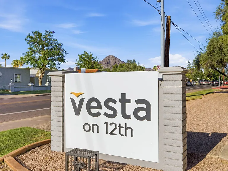 Vesta on 12th — Photo 36
