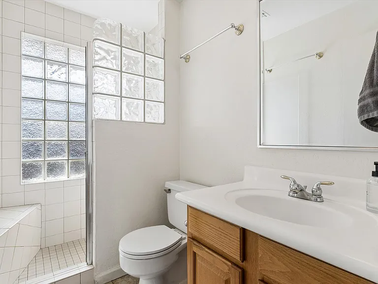 719 E Erie Dr — Photo 23