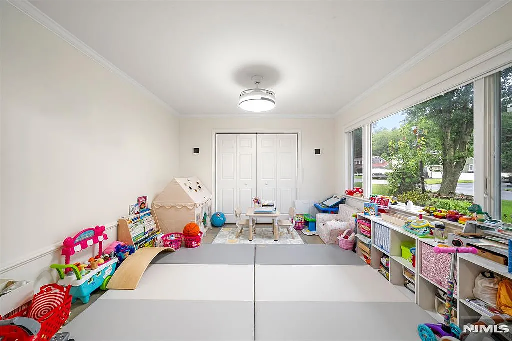 4 bed, 1520 sqft, $4,200 — Photo 4