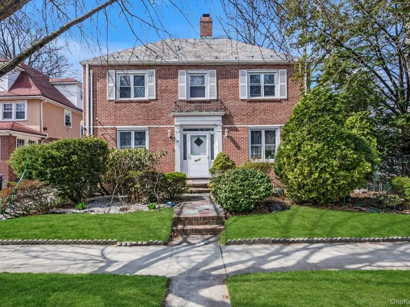 84-16 Charlecote Ridge, Jamaica Estates, NY 11432