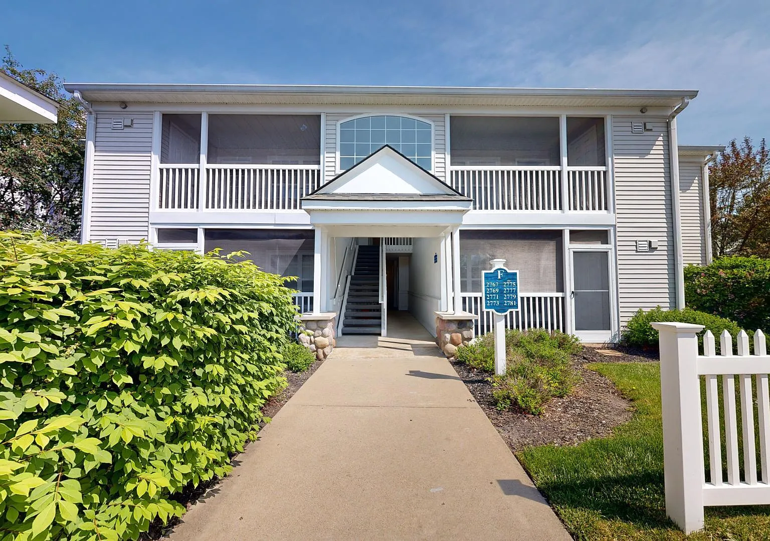 3 bed, 2.0 bath, 1236 sqft, $2,400 — Photo 1