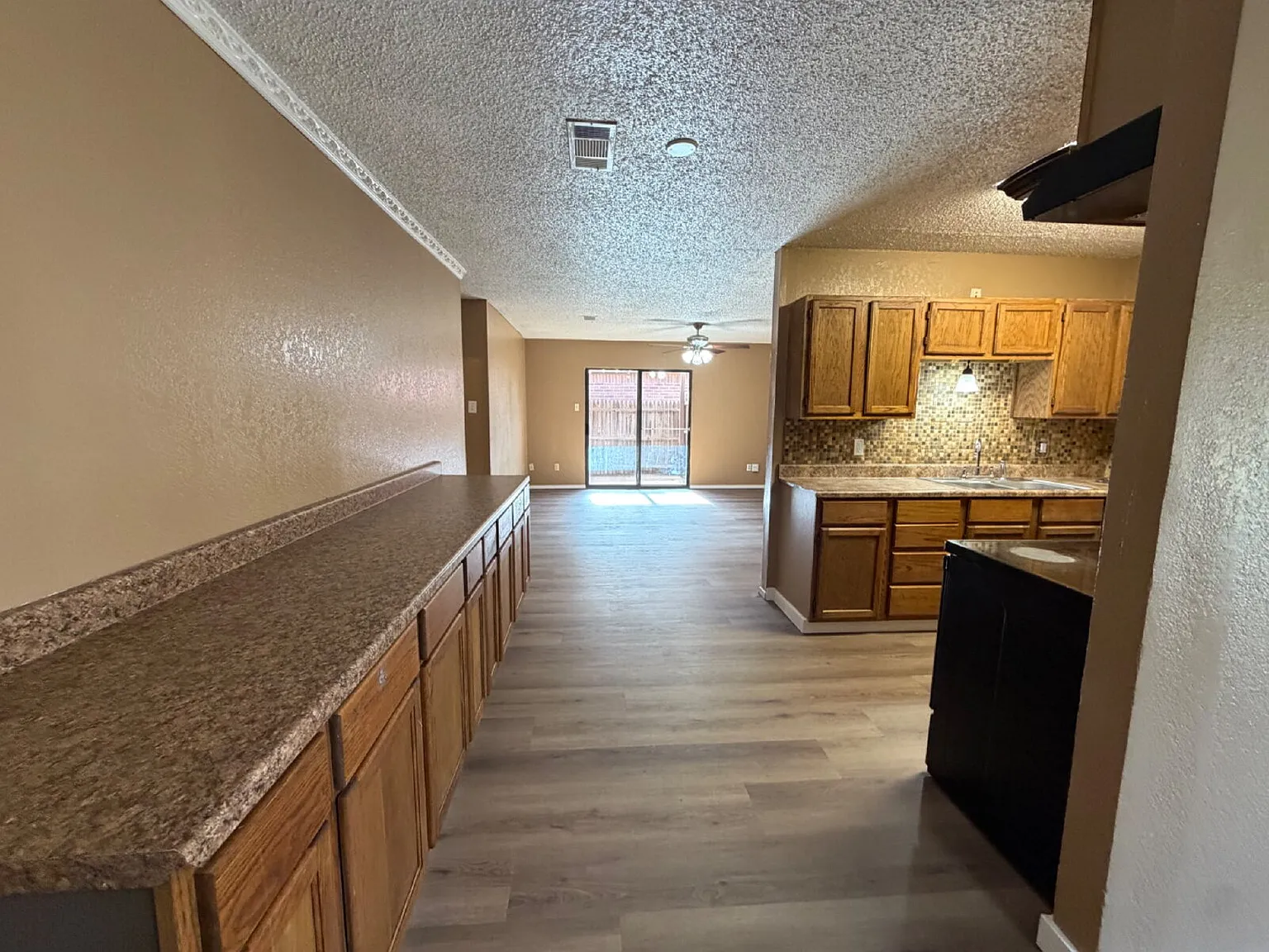 3 bed, 2.0 bath, 1290 sqft, $1,200 — Photo 3