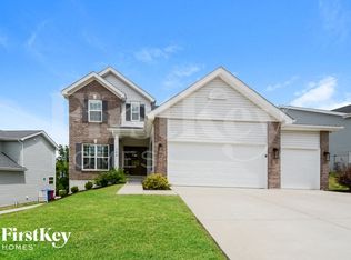 726 Winding Bluffs Dr, Fenton, MO 63026