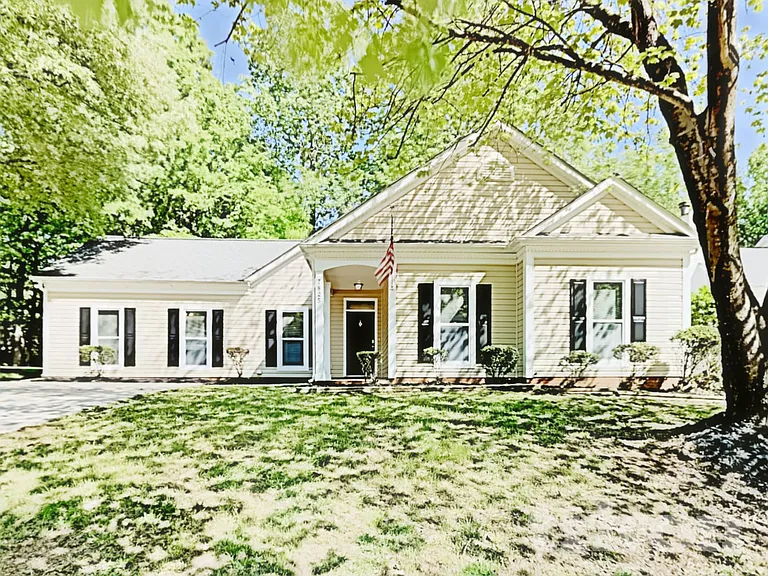 7825 Pence Pond Ln — Photo 2