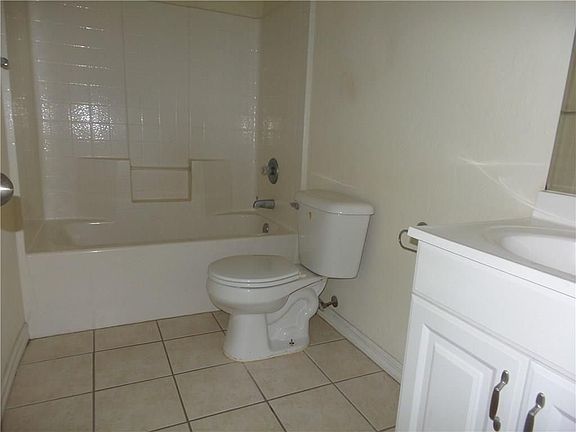 3rd image of 409 NW 119th St