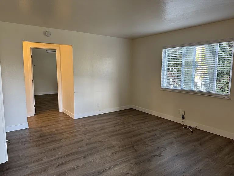 724 Central — Photo 31