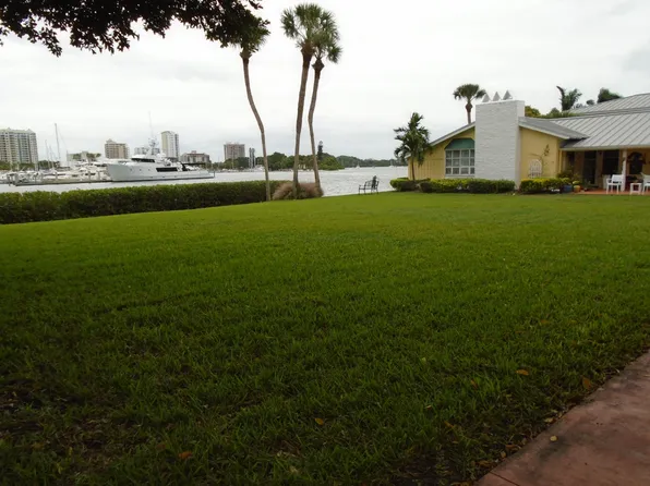 554 Golden Gate Point #2, Sarasota, FL 34236