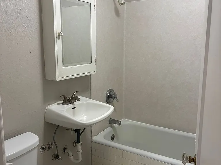 Charlesgate Apartments - Vintage Studios — Photo 94