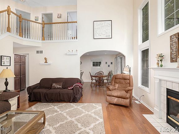 4th image of 6740 Blythefield Ave NE