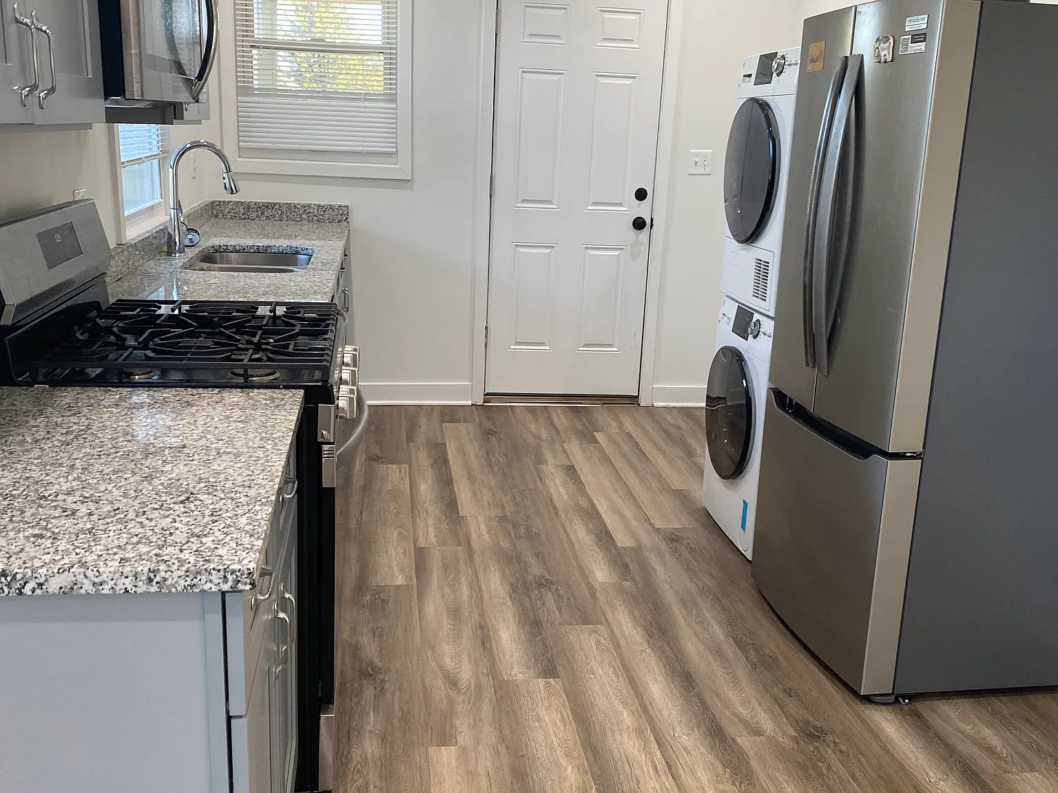 2 bed, 1000 sqft, $1,500 — Photo 2